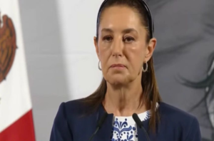 Claudia cree que es infalible.
