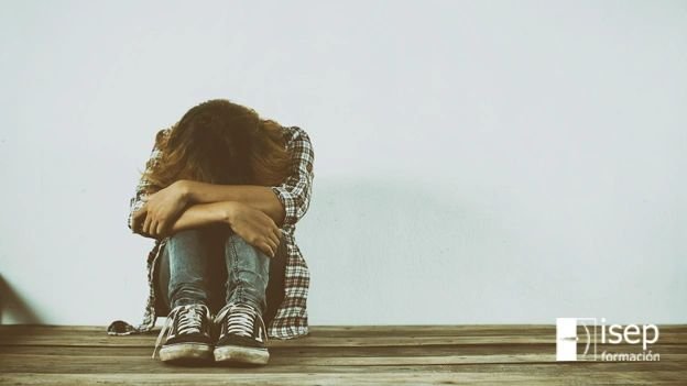 Mientras termina uno e inicia otra, la gente se suicida.