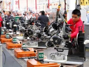 Juárez: menos empleos, más becas.