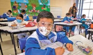 Regreso a clases y vacunas a menores.